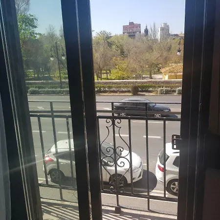 Domus Centro Frente A Torres De Serrano דירה ולנסיה