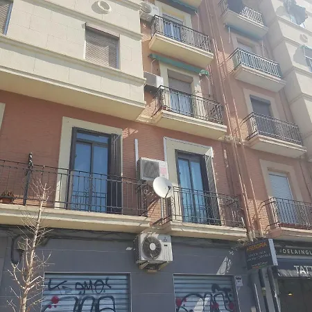 Domus Centro Frente A Torres De Serrano דירה *