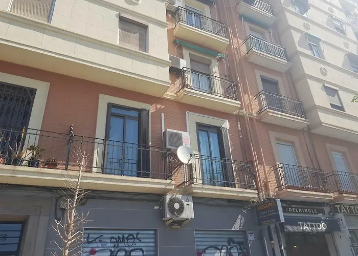 Domus Centro Frente A Torres De Serrano شقة *